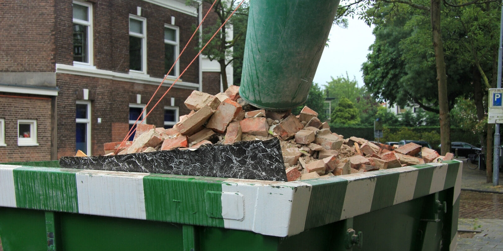 Jaki kontener na gruz wybrać do remontu? Przegląd pojemności od 7m³ do 34m³.